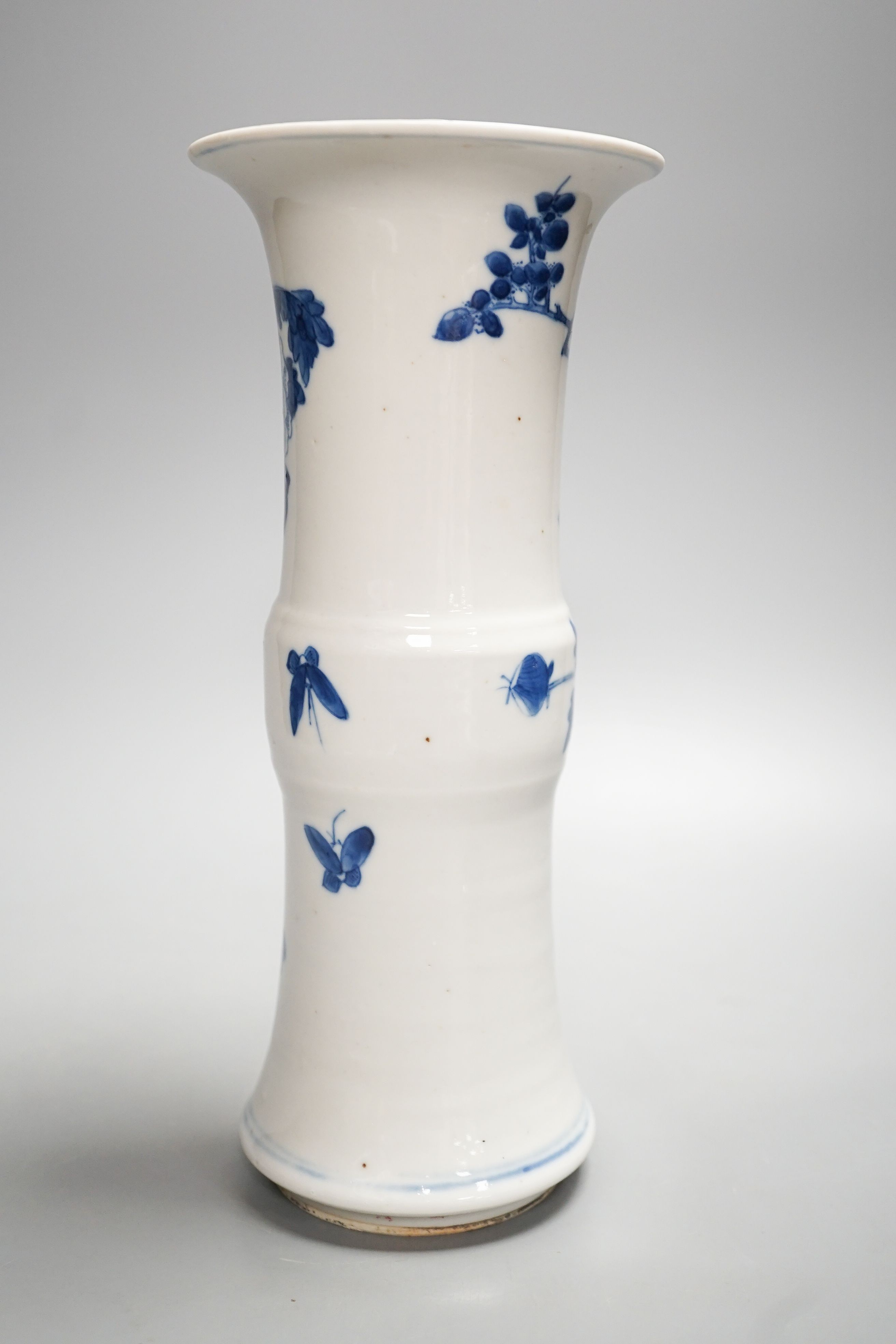 A 19th century Chinese blue and white beaker vase 26cm